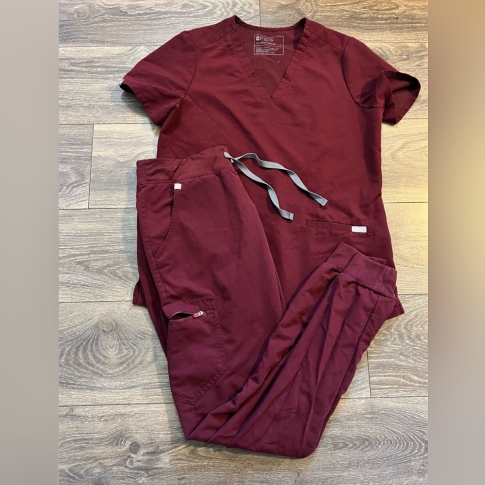 Woman’s Burgundy Zamora and Catarina scrubs